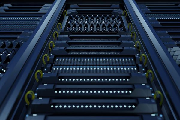 L'IA costa caro. Oracle punta a raccogliere 50 miliardi di dollari nel 2026 e licenzierà fino a 30.000 persone per pagare i data center