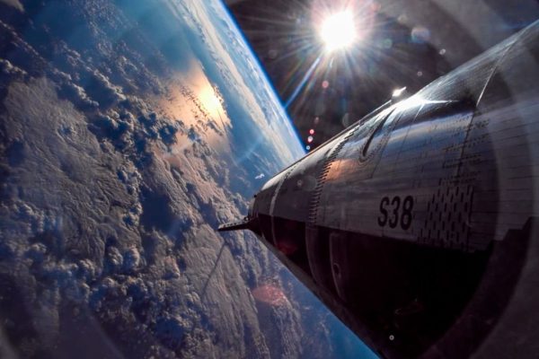 SpaceX acquisisce xAI: integrazione tra spazio e intelligenza artificiale