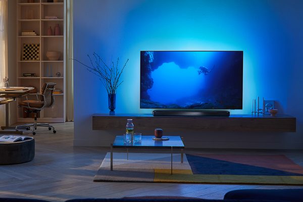 TV Philips Ambilight a 499€ su Amazon: QLED da 65 pollici a un prezzo che sorprende