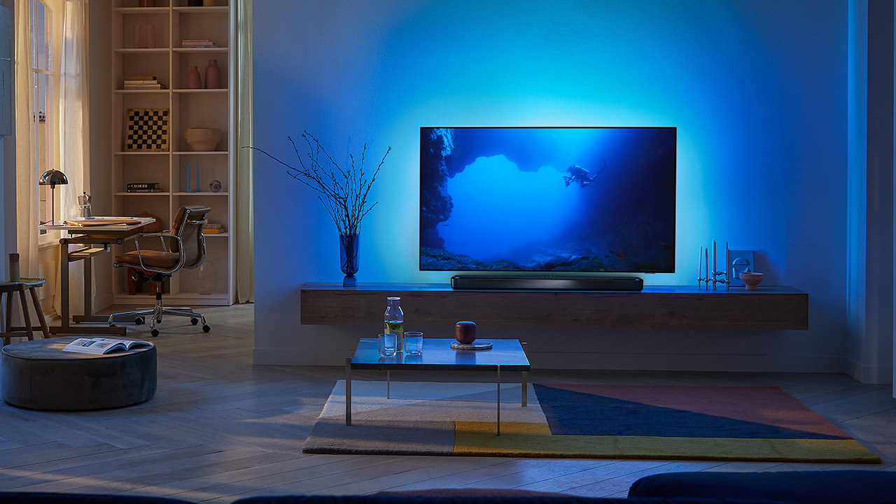 TV Philips Ambilight a 499€ su Amazon: QLED da 65 pollici a un prezzo che sorprende