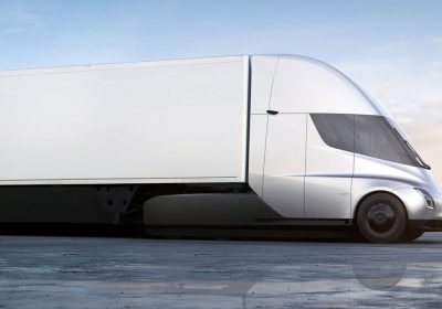 Tesla Semi svela i numeri definitivi: 800 kW di potenza, due versioni e autonomia fino a 805 km