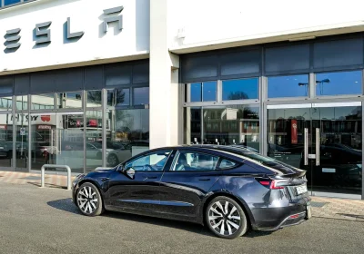 Guida autonoma in Italia, abbiamo testato il Full Self-Driving di Tesla