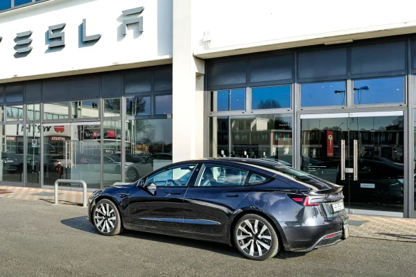 Guida autonoma in Italia, abbiamo testato il Full Self-Driving di Tesla