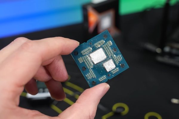 Thermal Grizzly mostra il Ryzen 7 9850X3D deliddato: temperature ridotte di 15 °C e due anni di garanzia