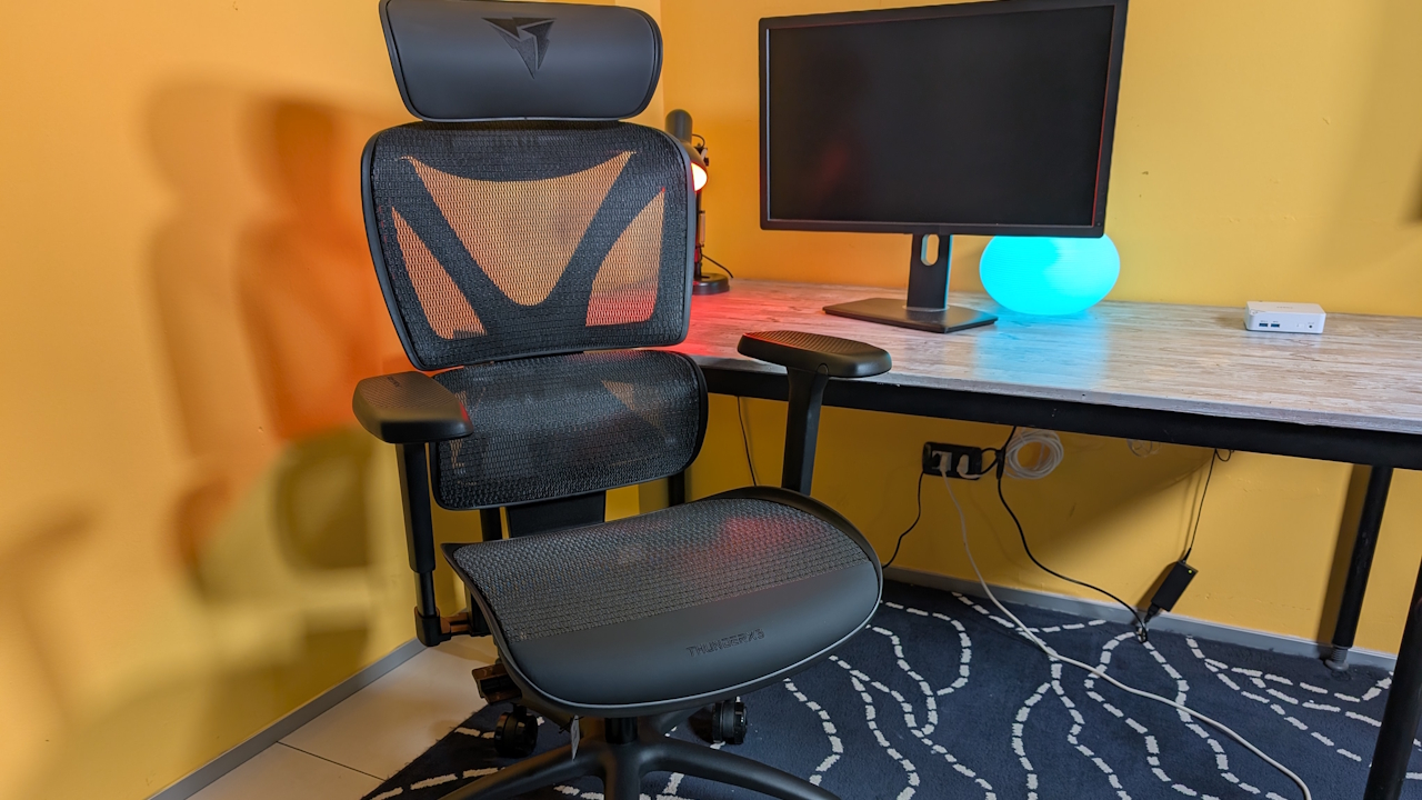 ThunderX3 XTC, la sedia da ufficio che si adatta automaticamente al corpo: supporto lombare intelligente e 5 livelli di regolazione