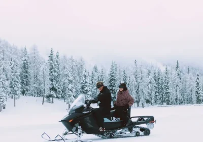 Uber, per Milano Cortina 2026 si può prenotare anche un giro in motoslitta (gratis)