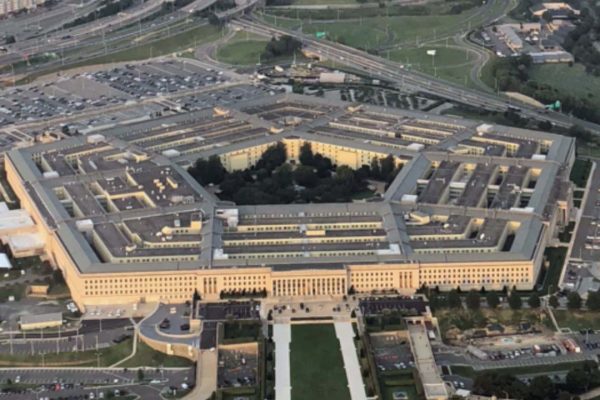 Ultimatum del Pentagono ad Anthropic: vogliamo il controllo totale sull'AI, avete pochi giorni