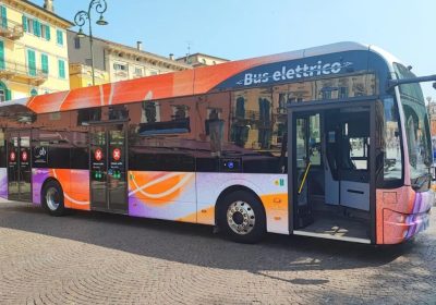 Verona ha i bus del futuro: 34 mezzi elettrici BYD con 530 km di autonomia stanno già girando per la città