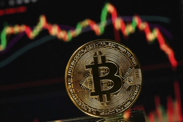 Bitcoin affonda dopo nomina di Warsh, da ‘oro digitale’ a nuovo rischio – Notizie