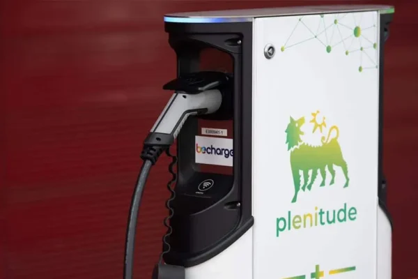 Colonnine elettriche, che cosa cambia con i nuovi obblighi Ue su potenza, pagamenti e prezzi