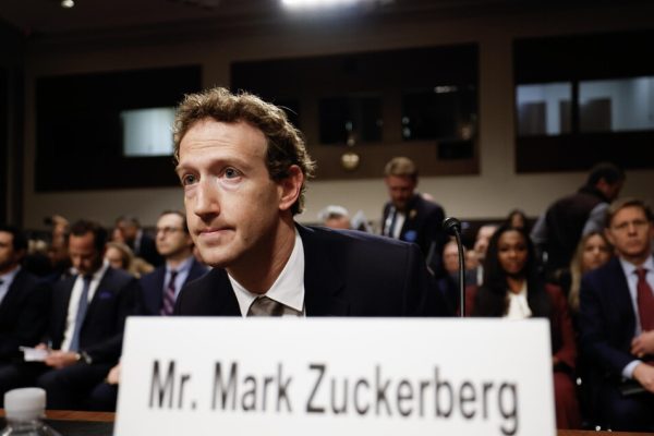 Zuckerberg in tribunale in Usa, a processo su dipendenza da social – Notizie