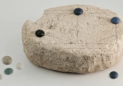 Le regole di un antico gioco da tavolo dell’Impero romano inciso su una pietra sono state svelate grazie all’intelligenza artificiale