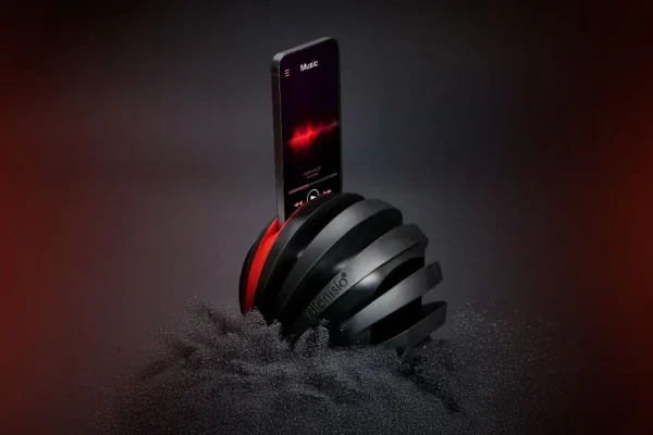 Dionisio, il diffusore acustico passivo in grafite riciclata che amplifica la musica dello smartphone
