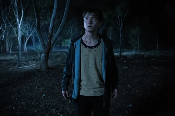 Leviticus è un horror teen queer definito un incrocio tra Heated Rivalry e It Follows e speriamo di vederlo presto in Italia