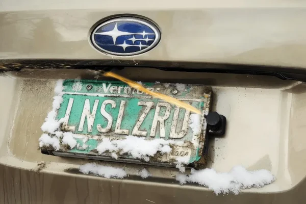 Lens Lizard, il sistema universale per pulire la videocamera posteriore delle auto