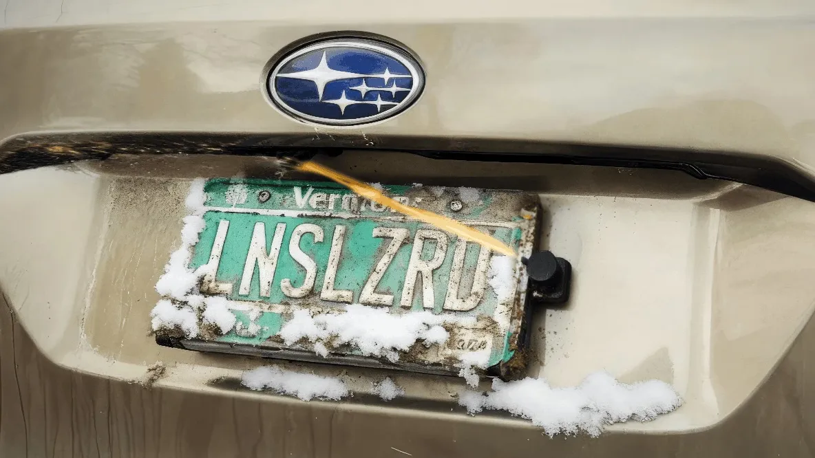 Lens Lizard, il sistema universale per pulire la videocamera posteriore delle auto