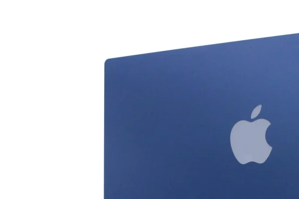 MacBook economici in arrivo: colori vivaci, chip A18 Pro e prezzo da 699 dollari