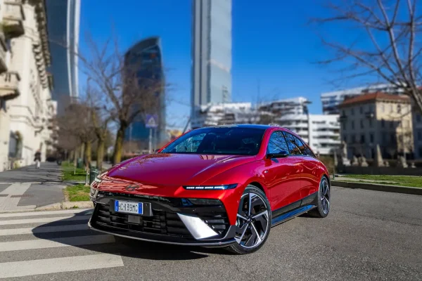 Nuova Hyundai Ioniq 6 N Line: come cambia la berlina elettrica da 680 km