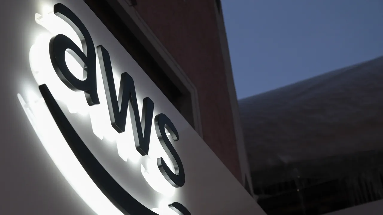 Amazon, droni colpiscono i data center, l’azienda conferma danni strutturali