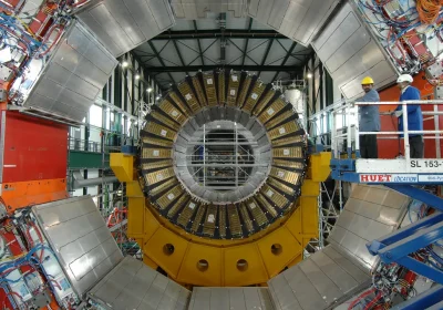Gli scienziati del Cern hanno scoperto una nuova particella simile al protone, ma più pesante e rara