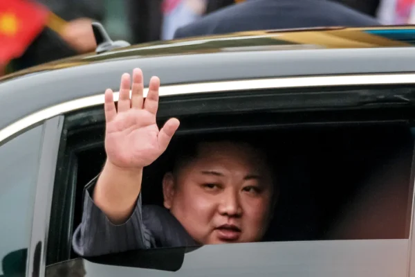 Come (non) funzionano le “elezioni” in Corea del Nord tra parate, abiti eleganti e voto obbligatorio