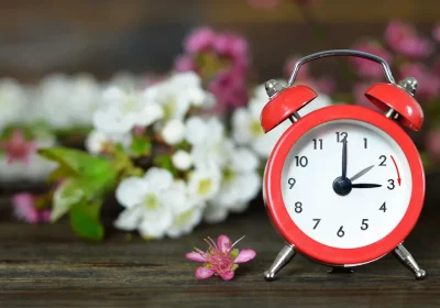 L’ora legale sta per arrivare ed ecco cosa sapere sul cambio, oltre al fatto che saremo un po’ sfasati (ma ne guadagneremo in salute)