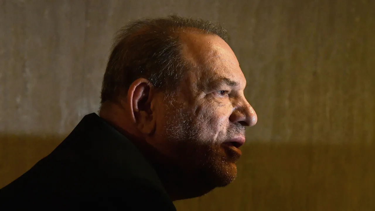 Harvey Weinstein parla per la prima volta dal carcere, ed è lo stesso di sempre: “Mi dichiareranno innocente”