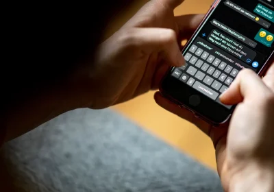 Truffe WhatsApp: come funzionano la truffa della ballerina e del dentista e come difendersi