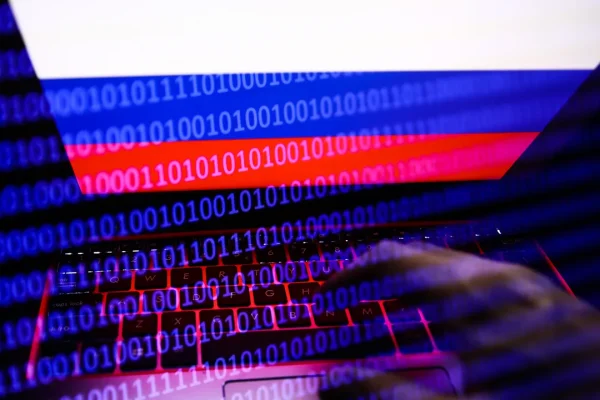 Signal e WhatsApp, gruppi filorussi stanno attaccando account di funzionari pubblici, militari e giornalisti