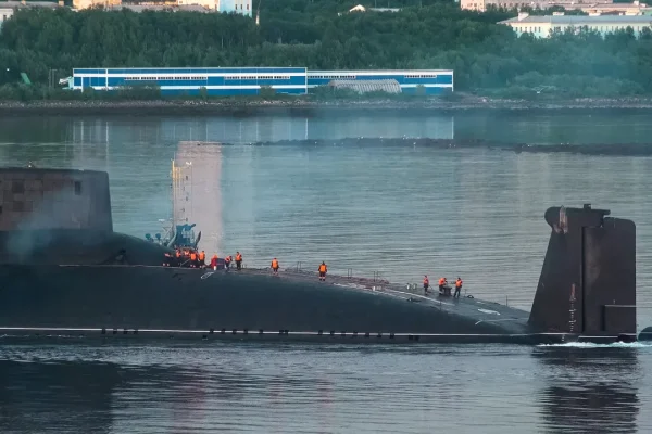 Un sottomarino nucleare sovietico sta rilasciando silenziosamente materiale radioattivo nell’oceano