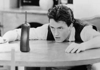 Gli anni Novanta ci mancano perché non avevamo internet? (O meglio: ce l’avevamo, ma non sempre in tasca)