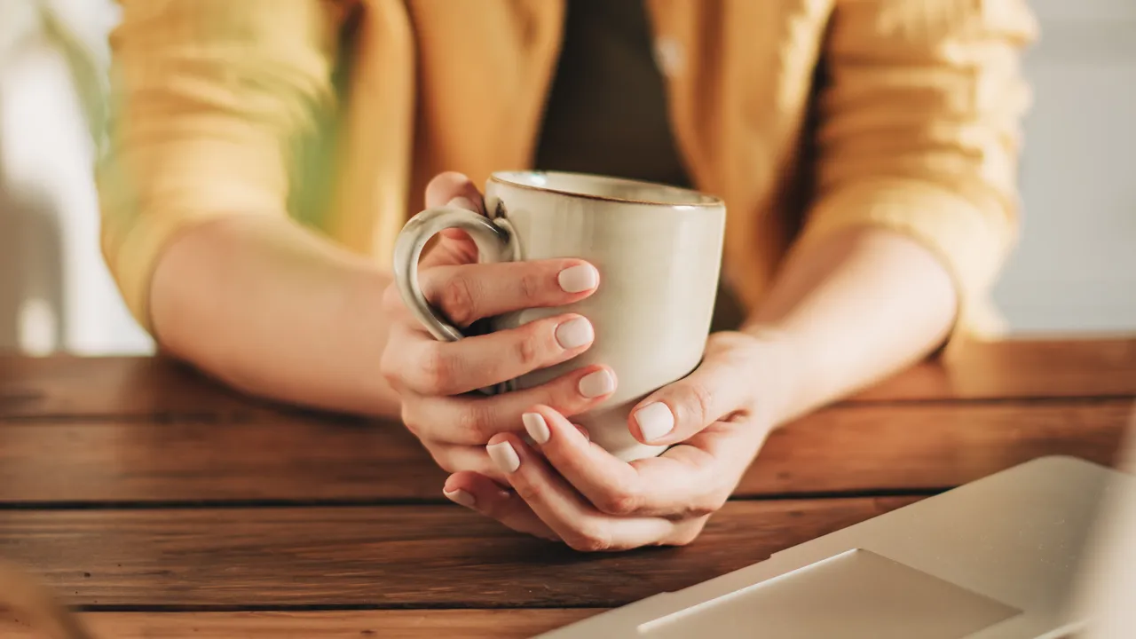 Demenza, bere caffè e tè ogni giorno potrebbe ridurre il rischio di svilupparla
