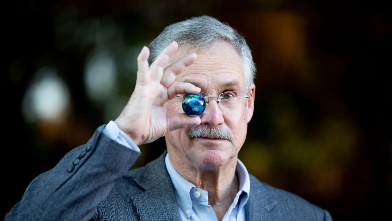 David Quammen, non possiamo aspettare che tutto sia perfetto prima di agire, perché non lo sarà mai