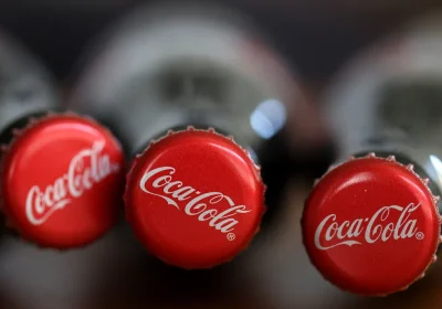 Coca-Cola, nella fabbrica di Gaglianico si riscrive il futuro delle bottiglie