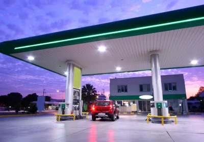 Quanto dura e quanto costa il taglio delle accise sulla benzina (e chi lo pagherà davvero)