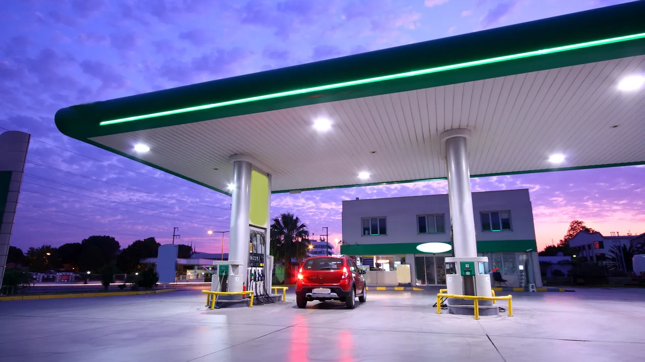 Quanto dura e quanto costa il taglio delle accise sulla benzina (e chi lo pagherà davvero)