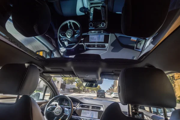 Colpevolezza di Bruce Holsinger, il romanzo dell’inganno tecnologico è una diagnosi del presente travestita da thriller familiare