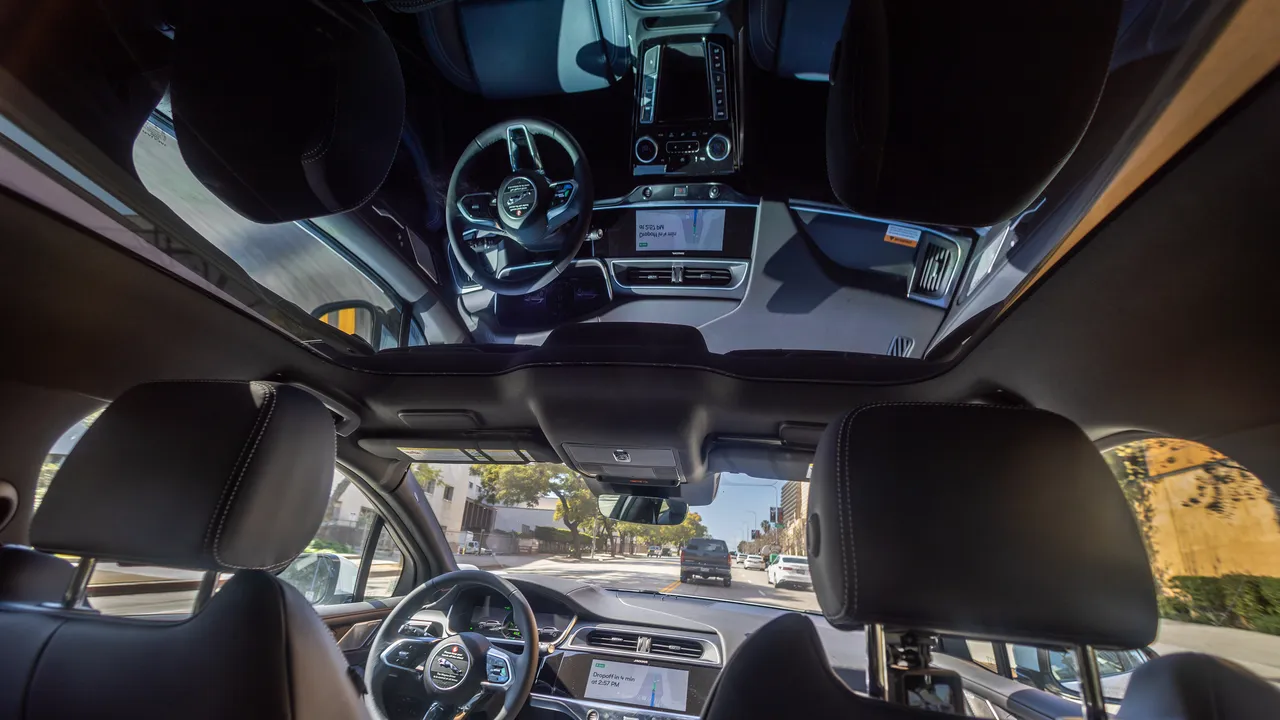 Colpevolezza di Bruce Holsinger, il romanzo dell’inganno tecnologico è una diagnosi del presente travestita da thriller familiare