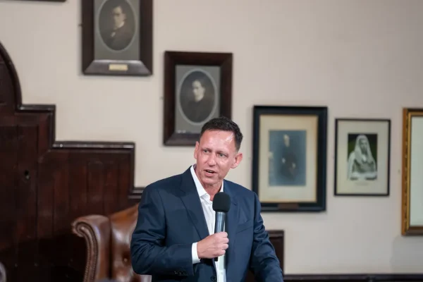 Sì, Peter Thiel di Palantir sarà a Roma per parlare dell’Anticristo