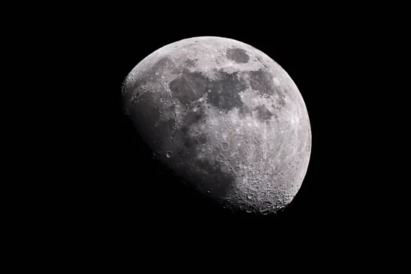 Il campo magnetico della Luna durante la sua storia primordiale è stato stranamente molto intenso e ora abbiamo capito il perché