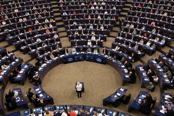 Chat Control, il Parlamento europeo ha bocciato la proroga: no alla scansione di massa delle chat private