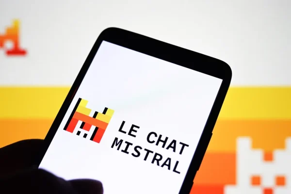 Come Mistral sta aprendo la via europea per l’AI? Insegnando alle aziende cosa possono fare e soprattutto come farlo
