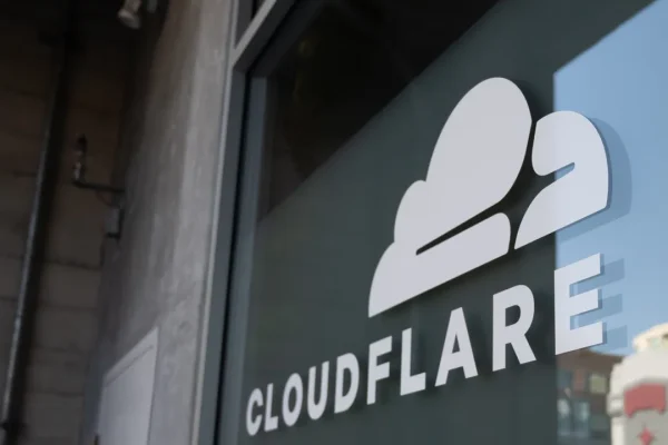 Cloudflare contesta la multa di Agcom, lo scontro su Piracy Shield continua