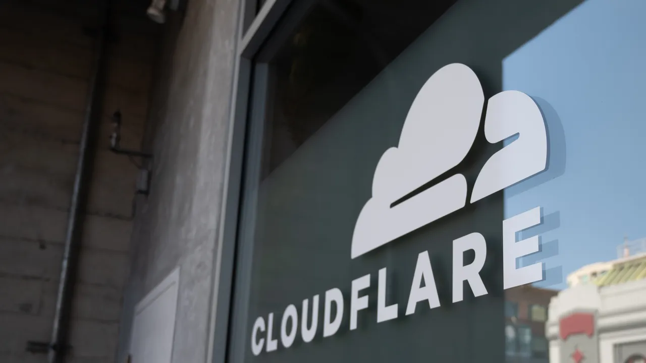 Cloudflare contesta la multa di Agcom, lo scontro su Piracy Shield continua