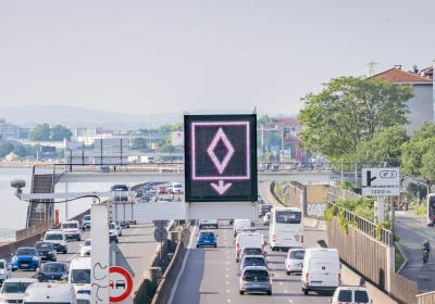 Cos’è e come funziona il cartello stradale con il rombo bianco, che indica le corsie per il carpooling