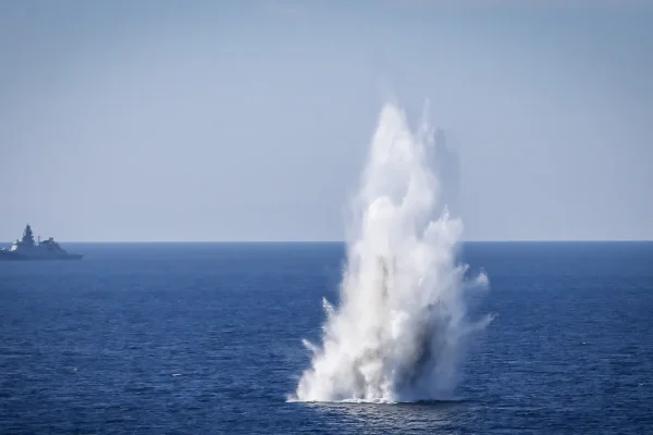 Mine nello stretto di Hormuz, l’arma a basso costo usata da 200 anni che può cambiare (di nuovo) lo scenario di guerra