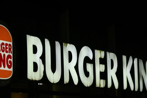 Quali conseguenze può avere il ricorso contro Burger King presentato dalla Cgil dopo le inchieste su Glovo e Deliveroo