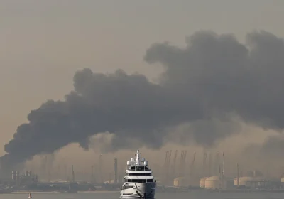 Abbiamo parlato con chi vive a Dubai, dopo gli attacchi missilistici iraniani e il rischio di una guerra cyber