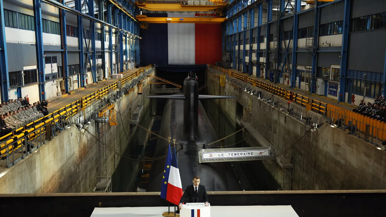 Quello che (non) sappiamo sull’arsenale nucleare francese. Macron si inventa la deterrenza diffusa in tutta Europa