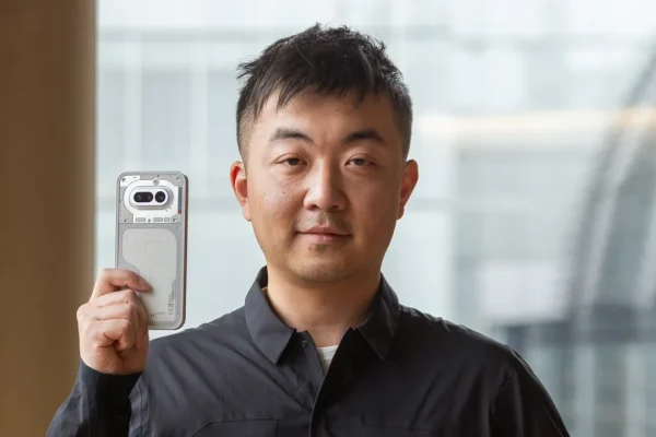 Gli agenti AI sostituiranno le app su smartphone secondo il ceo di Nothing